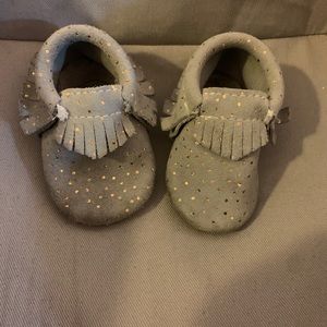 Freshly Picked Gray/Rose Gold Polka Dots Moccs sz2